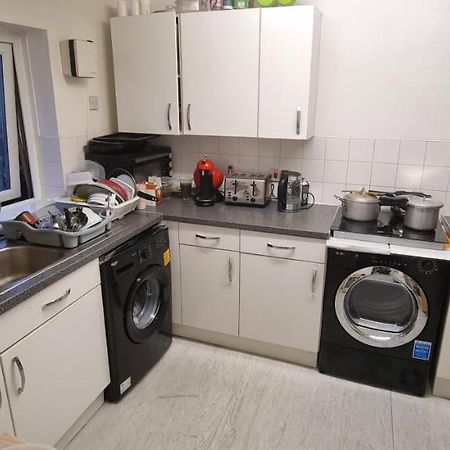 Spacious Room With Kichenet Rotherham Exterior photo