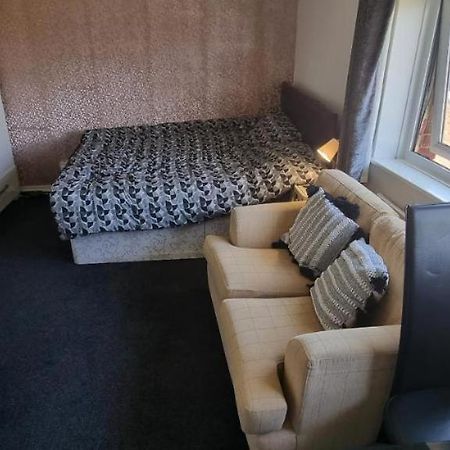 Spacious Room With Kichenet Rotherham Exterior photo