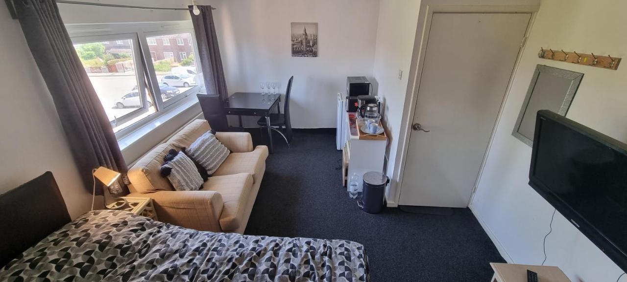 Spacious Room With Kichenet Rotherham Exterior photo