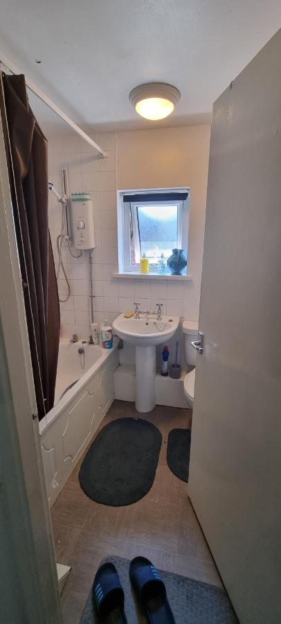 Spacious Room With Kichenet Rotherham Exterior photo