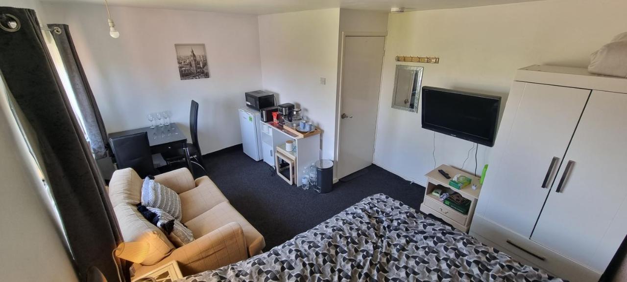 Spacious Room With Kichenet Rotherham Exterior photo