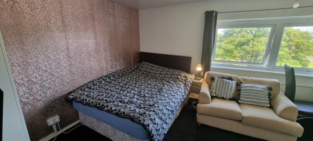 Spacious Room With Kichenet Rotherham Exterior photo
